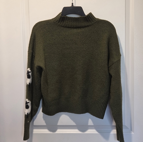 Ultra Flirt Olive Green Mock Neck Sweater with Contrast Sleeve Motifs - Picture 5 of 8